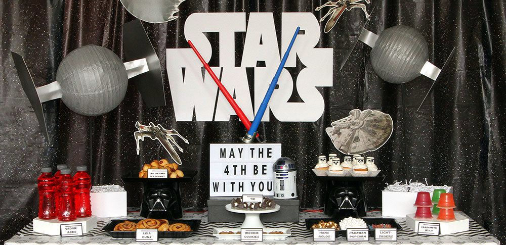 Fiesta de cumpleaños decorada con motivos de Star Wars