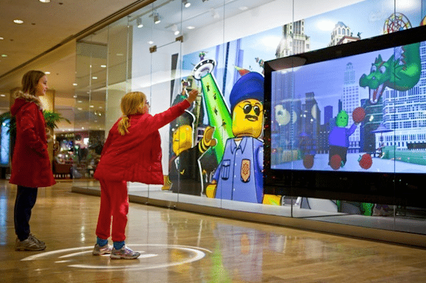 Escaparate interactivo en tienda Lego
