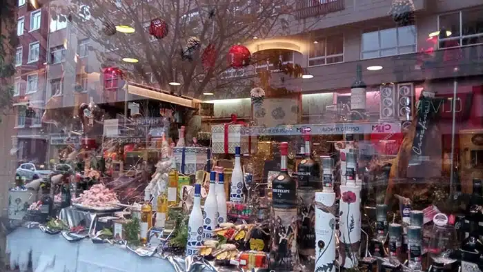 Escaparate tienda alimentación Navidad